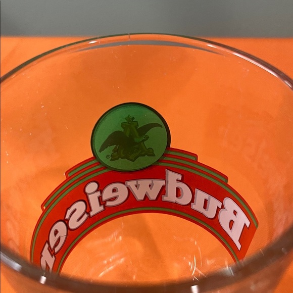 ⚡️⚡️⚡️Budweiser Pint Glass with Red and Green Emblem 1 glass in excellent cond - Picture 5 of 8